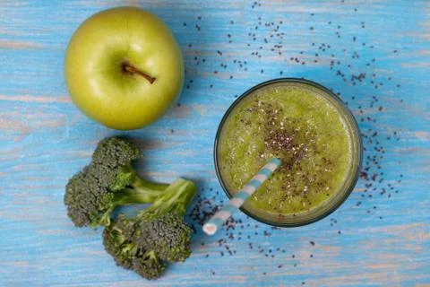 Smoothie broccoli apple Stock Photos