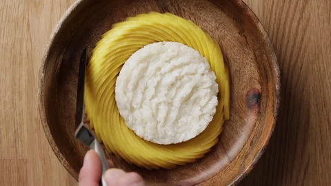 Smoothing Mango Slices With Metal Spatula Top View Видео 335407900