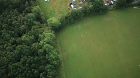 Smoth Field Fly-Over Stockbeeldmateriaal 8557776