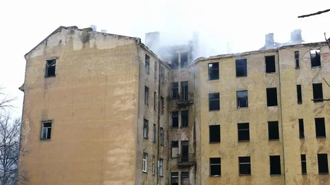 Smouldering structural fire on abandoned building Stock-Footage 99327612