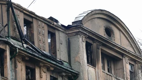 Smouldering structural fire on abandoned building Stock-Footage 99327822