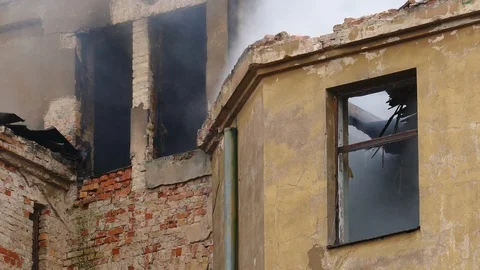 Smouldering structural fire on abandoned building Stock-Footage 99328750