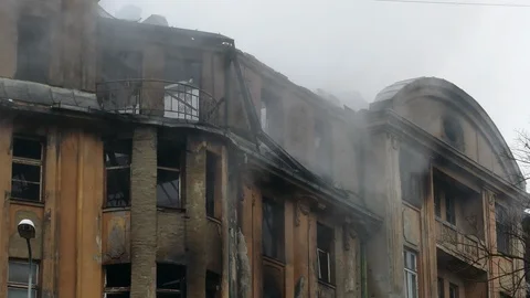 Smouldering structural fire on abandoned building 動画素材 99352645