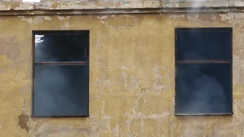Smouldering structural fire on abandoned building 動画素材 99506726