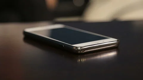 SMS comes to the phone  스톡 동영상 148982258