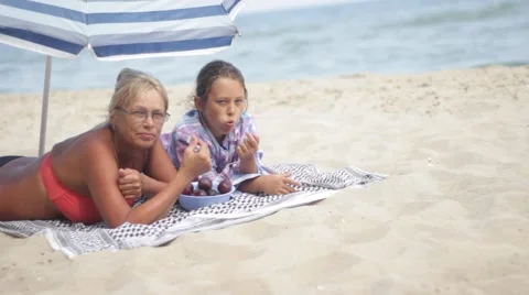 Snack on the sea Stock-Footage 53198027