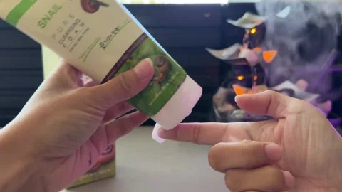 Snail Cleansing Foaming Face Wash Vidéo 341502678