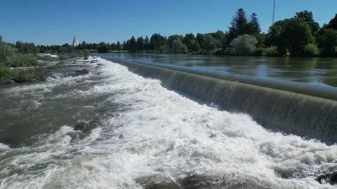 Snake River flowing over dam waterfall in Idaho Falls 스톡 동영상 280522760