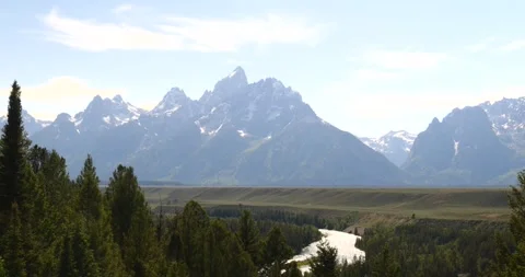 Snake River flowing through a dramatic mountain landscape Stock-Footage 341443028