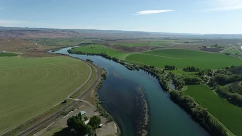 Snake River, Idaho, farmland, pullback, aerial shot, dolley shot, drone video Stock Footage 201579654