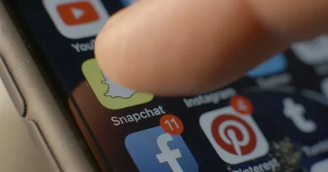 Snapchat app on Iphone 8 macro slow motion Видео 84634041