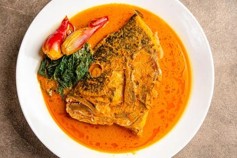 Snapper curry fish head or gulai kepala ikan kakap 스톡 사진