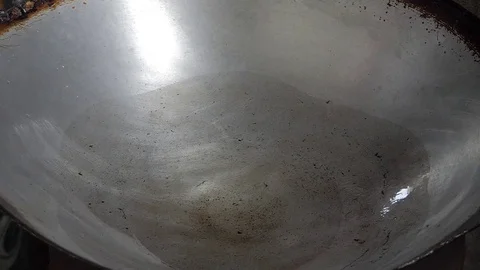 Snapper fish frying in vegetable oil. Stock-Footage 83945593