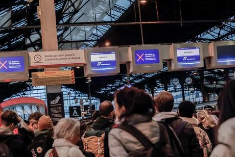SNCF controllers' strike at Gare de Lyon train station, Paris, France - 23 Dec 2 Stock Photos