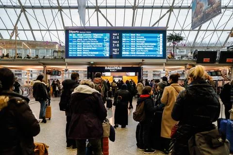 SNCF controllers' strike at Gare de Lyon train station, Paris, France - 23 Dec 2 스톡 사진