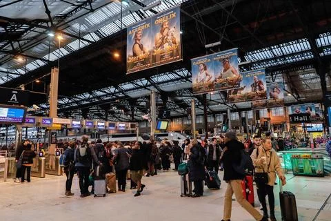 SNCF controllers' strike at Gare de Lyon train station, Paris, France - 23 Dec 2 Stock Photos