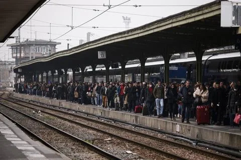 SNCF train conductors begin strike in France, Paris - 02 Dec 2022 Foto stock