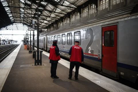 SNCF train conductors begin strike in France, Paris - 02 Dec 2022 Foto stock