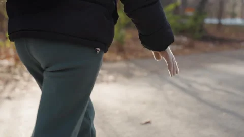 Sneaky hand movement. Subtle grasp near pocket. Stealthy attempt to steal at hip Vídeos de archivo 332163613