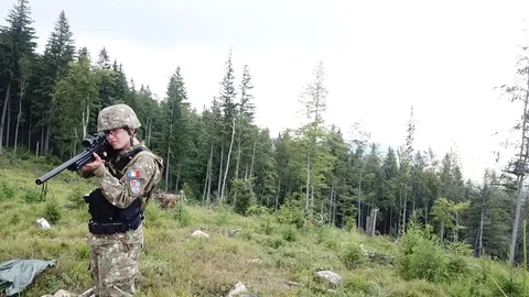 Sniper Aiming Stockbeeldmateriaal 95272652