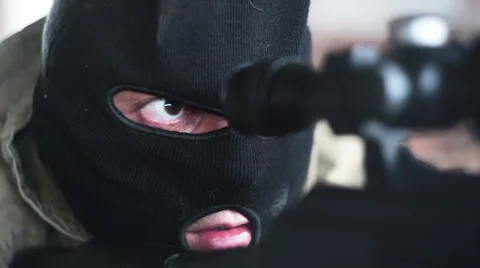 Sniper corrects optical sight and makes the shot Vídeos de archivo 44786048