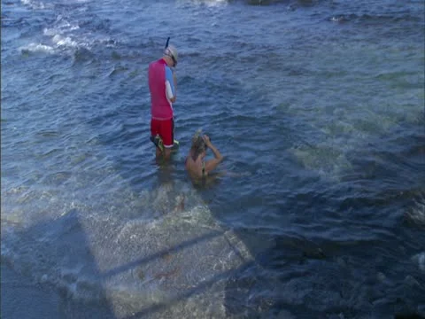 Snokelers Preparing 스톡 동영상 22244997