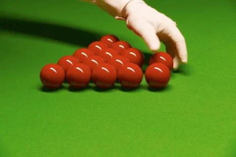 Snooker table and balls referee aranging balls Foto stock