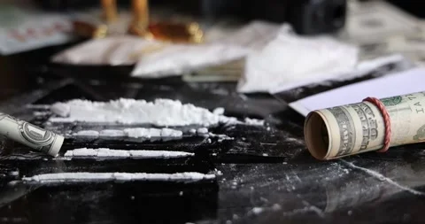 Snorting a line of cocaine with a rolled dollar bill, slow motion Stock Footage 318493271