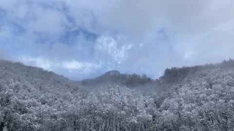 Snow in Apuan Alps 動画素材 146330966