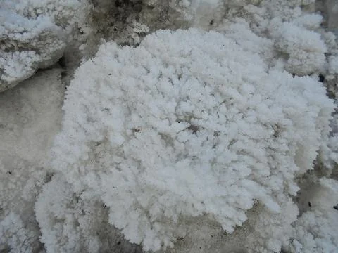 Snow boulder with ice crystal structure on the surface. Foto stock
