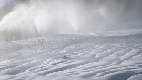The snow cannon makes artificial snow on the slope. Winter sports Vídeos de archivo 97797241