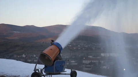 The snow cannon makes artificial snow on the slope of the mountain ski resort Vídeo Stock 97815441