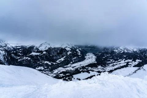 Snow capped mountain range over Interlaken in Switzerland. Stock-Fotos