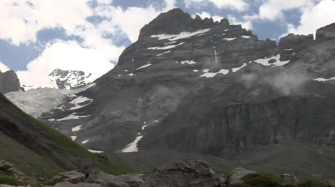 Snow capped mountains and rocks - Swiss Alps 動画素材 32194103