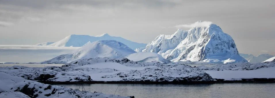 Snow-capped mountains Stock-Fotos
