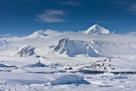 Snow-capped mountains Stock-Fotos