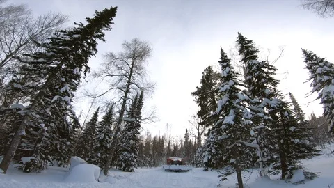 Snow cat during a day of cat skiing. Freeride vacation and snowboarding in Stock-Footage 121636236