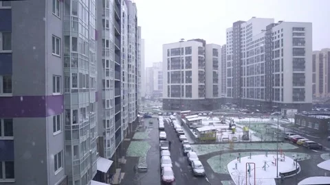 Snow in the city Video stock 143558975