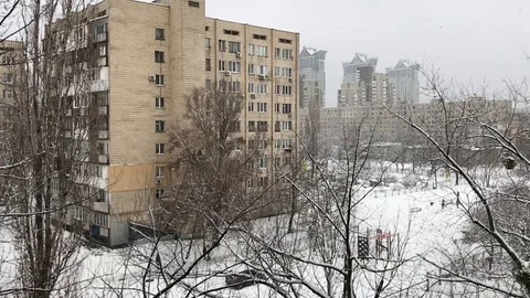 Snow in the city . slow motion Video stock 111180470