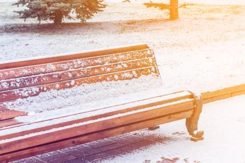 Snow-covere bench in the winter Foto stock