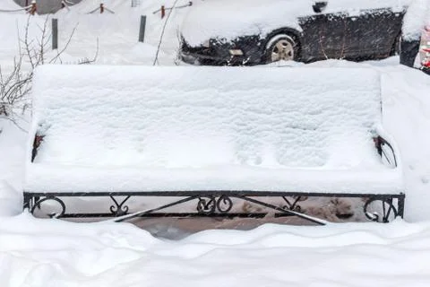 Snow-covered bench in the winter Foto stock