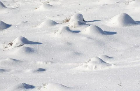 Snow-covered bumpy shining surface - snowy winter Stockfoto's