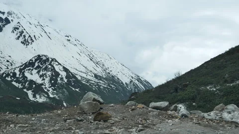 Snow Covered Himalayan Mountain Peak In Sikkim India Cloudy Day 4K Vídeo Stock 346200332