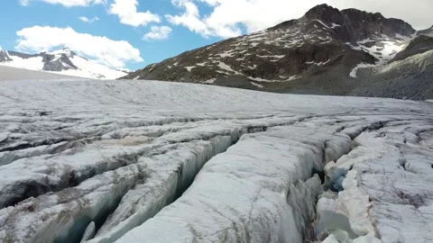 A snow covered mountain Vídeos de archivo 156844093