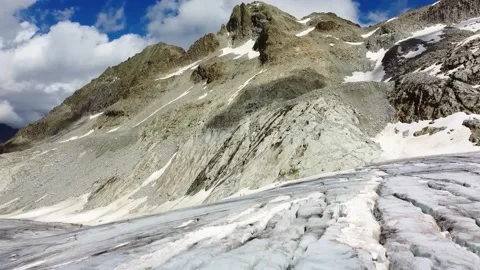 A snow covered mountain 库存影片 156844627