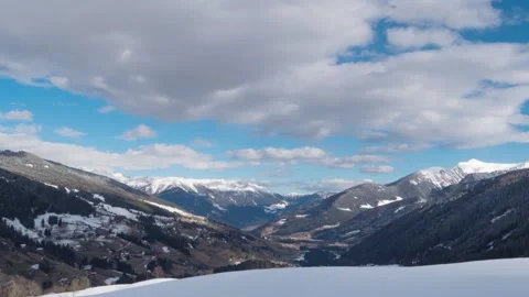 A snow covered mountain Vidéo 156846426
