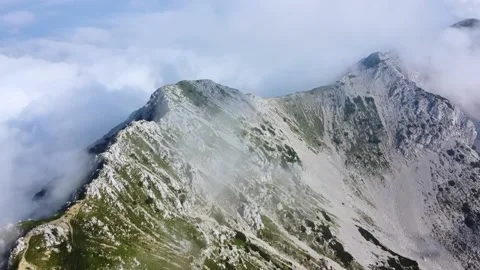A snow covered mountain Видео 156846759