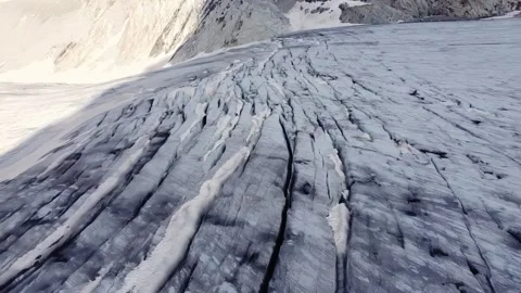 A snow covered mountain Vídeo Stock 156849477