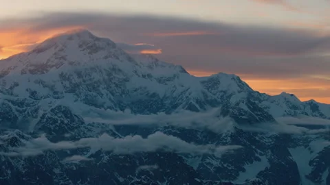 Snow covered mountain peak at sunset with moving clouds Stock-Footage 333205436