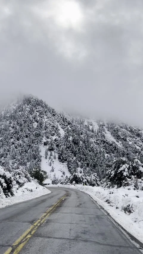Snow Covered Mountain Road Vídeo Stock 263929878